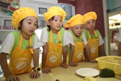 深圳市mg冰球突破豪华版国际教育城体验DIY之行