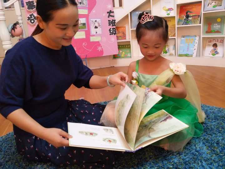 书香校园，，，，，，，阅读幸福？？？？？？炖 ——公明第二幼儿园阅读月系列运动报道