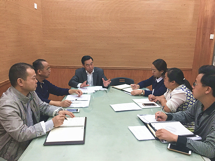 校长挂帅，，，，，，，，齐抓共管防“校园欺压”——深圳市龙华中英文实验学校召开校园欺压专项事情聚会