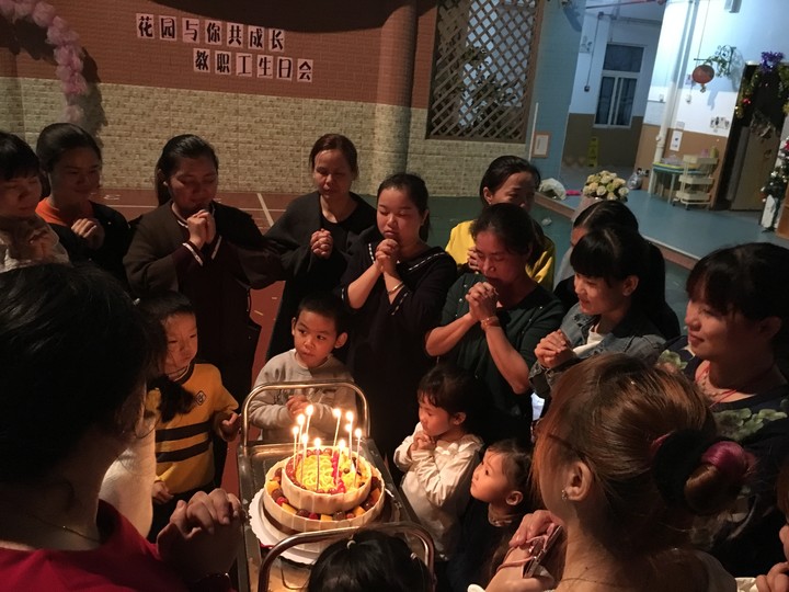 花园与你共生长--mg冰球突破豪华版花园幼儿园教职工生日会