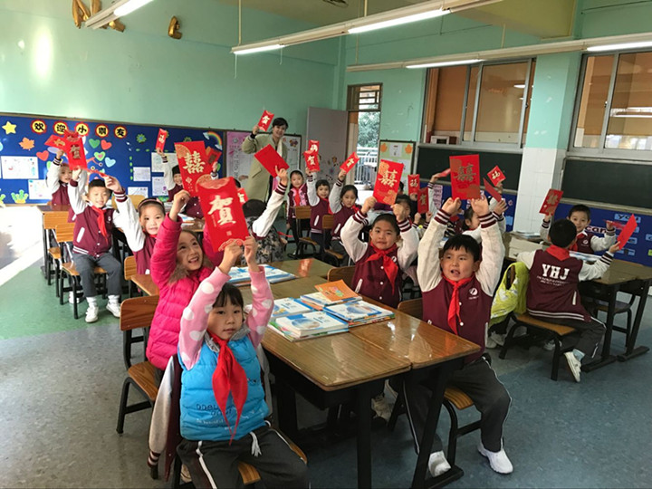 弘扬古板文化 孕养民族精神 ——深圳市龙华中英文实验学？？？？？？？У谝豢味谰呓承 