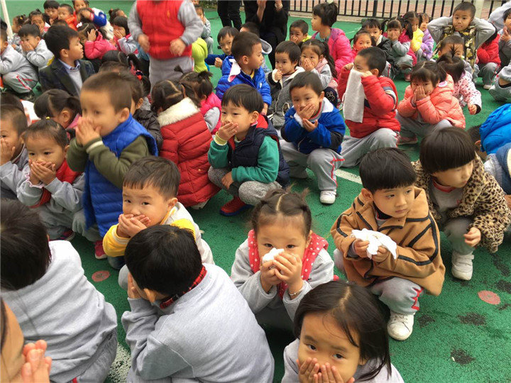 mg冰球突破豪华版日辉台幼儿园举行消防清静逃生演练