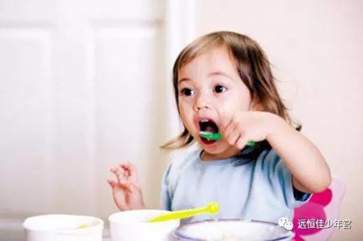 mg冰球突破豪华版早教少年宫中心——早教课堂《改善宝宝优异的饮食习惯》