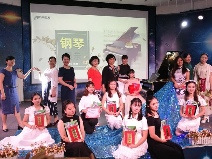 mg冰球突破豪华版花园幼儿园西席钢琴展示运动——天空之城