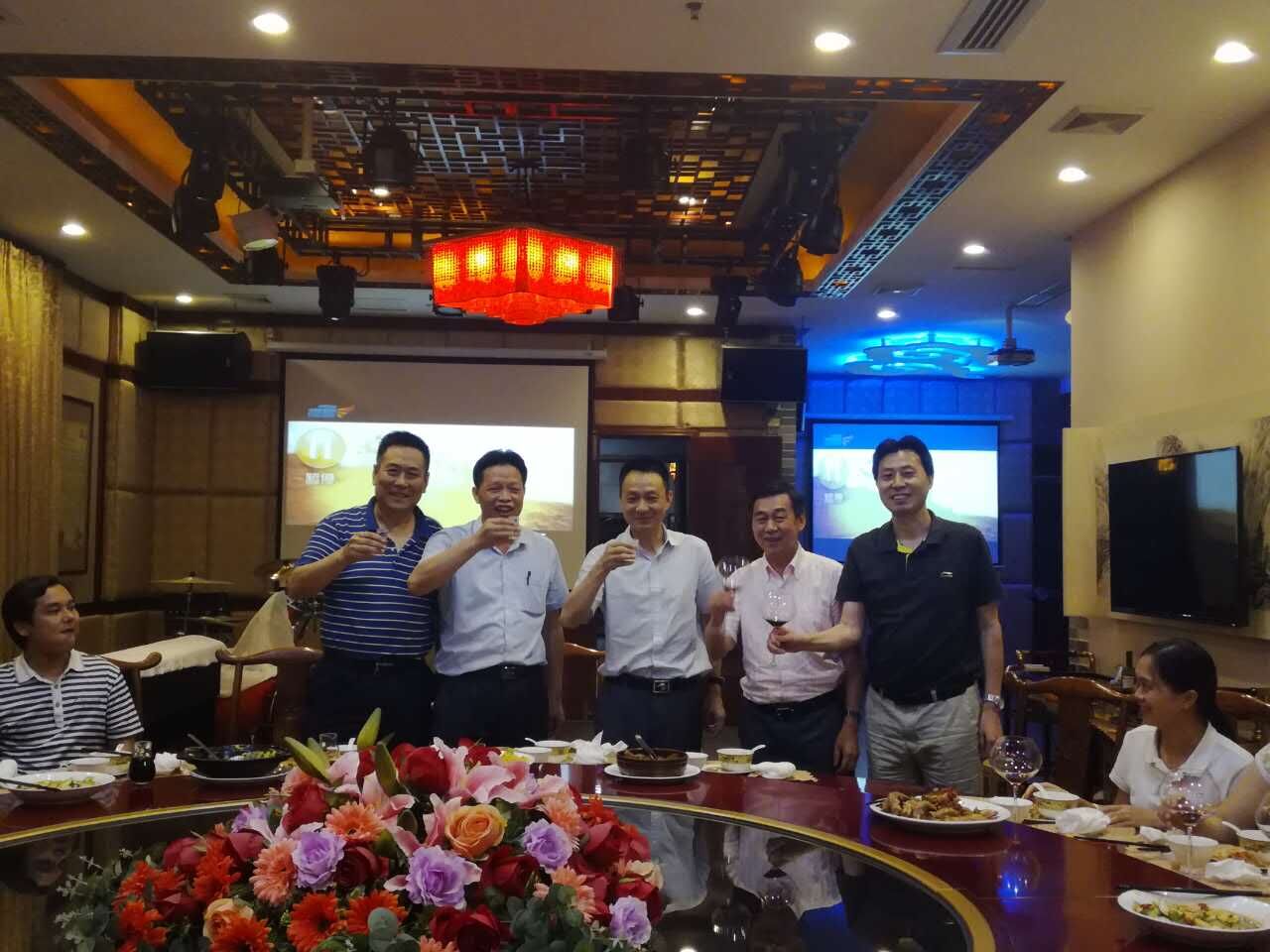 mg冰球突破豪华版教育集团董事会重奖高三西席