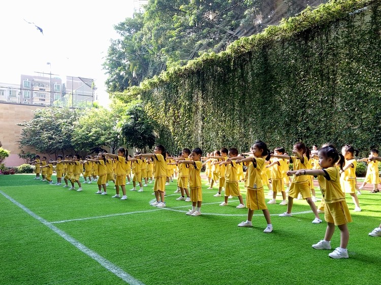 “阳光磨炼，，，，，快乐课间操”—2017-2018年秋季早操展示