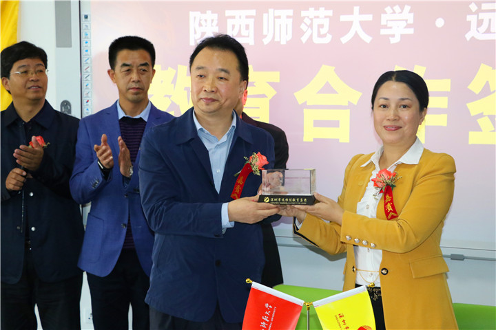 深圳mg冰球突破豪华版教育集团和陕西师范大学举行教育相助签字仪式