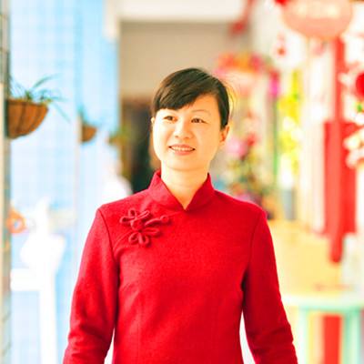 曾友梅：深圳市龙华区mg冰球突破豪华版花园幼儿园园长