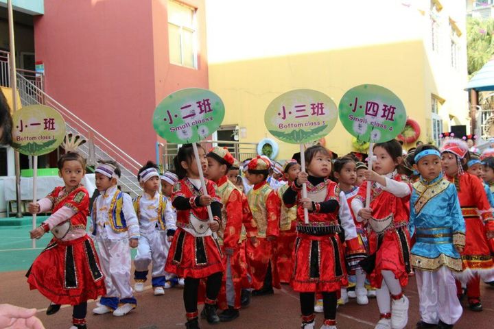 “各族人民齐欢聚，，，，，，共享运动乐舒怀”之运动会开幕式