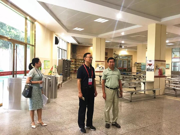 责任督学来校督导，，，，，，优美教育再添助力——龙华区中小学第六责任区督学一行5人来我校举行督导检查