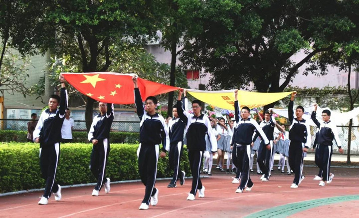 师生九月收获满满，，，，，，升旗仪式整体表扬