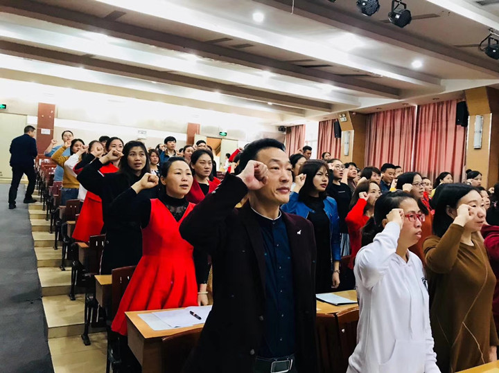 立德树人，，，，，，，自尊自励，，，，，，，做受学生恋慕的“四有”好西席