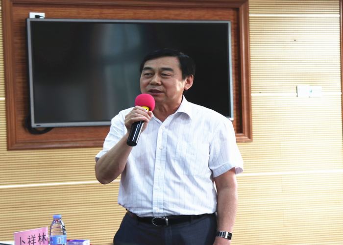 专家引领，，，，，以研促教，，，，，增进学校优质生长——我校区级三项课题开题暨一项课题结题报告会准期举行
