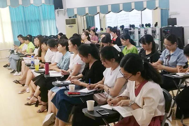 聚焦课程建设，，，，，，，提高品质生长