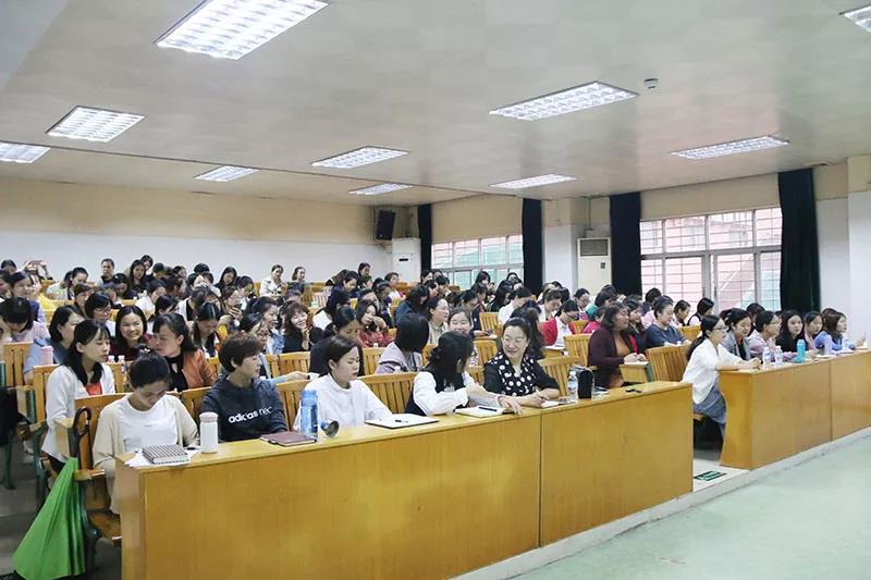建构课程谋未来，，，，，，，，提质增效促生长