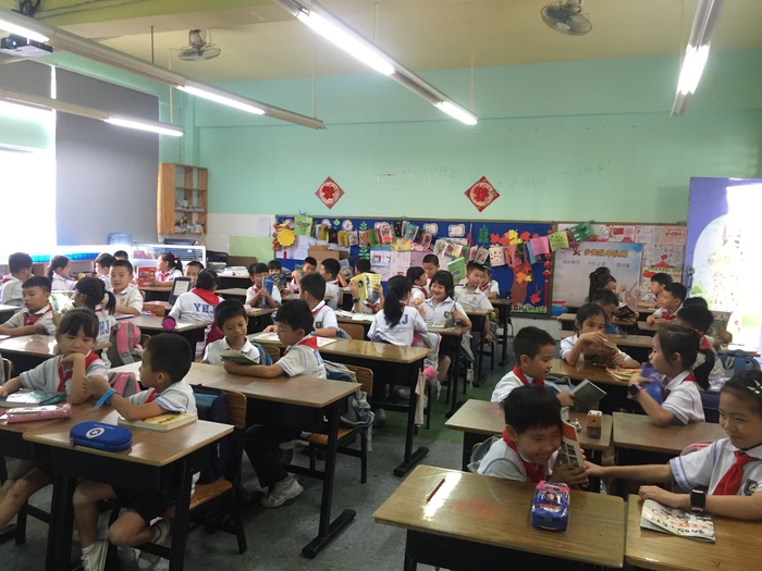 “多学多看多下手，，，，，科学天下任我游”——记小学部科技节系列运动