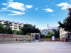 深圳市龙华中英文实验学；；；；；瘛吧钲谑杏胖拭癜煅Ｄ甓冉薄，，，，，并获《南方都会报》专版报道