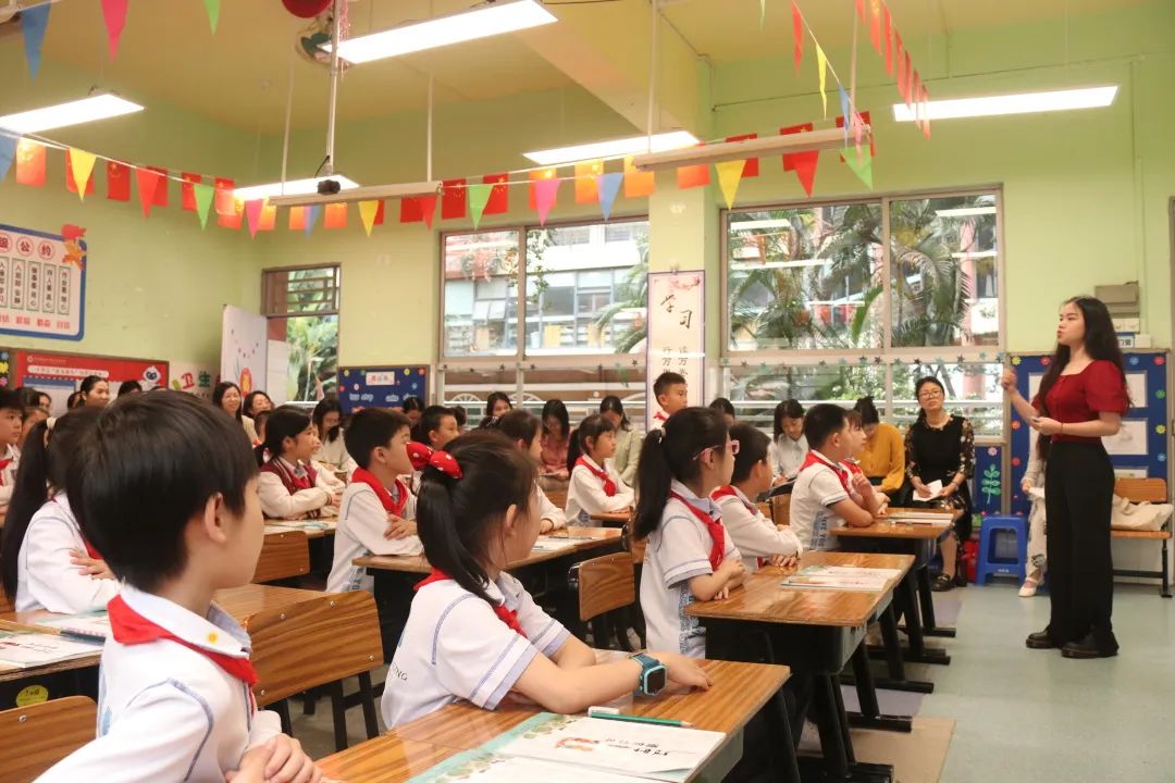 以汉字之修养，，，，，，，育学子之美德——记民治中学教育集团民顺小学与龙华中英文实验学校“汉字德育”交流运动
